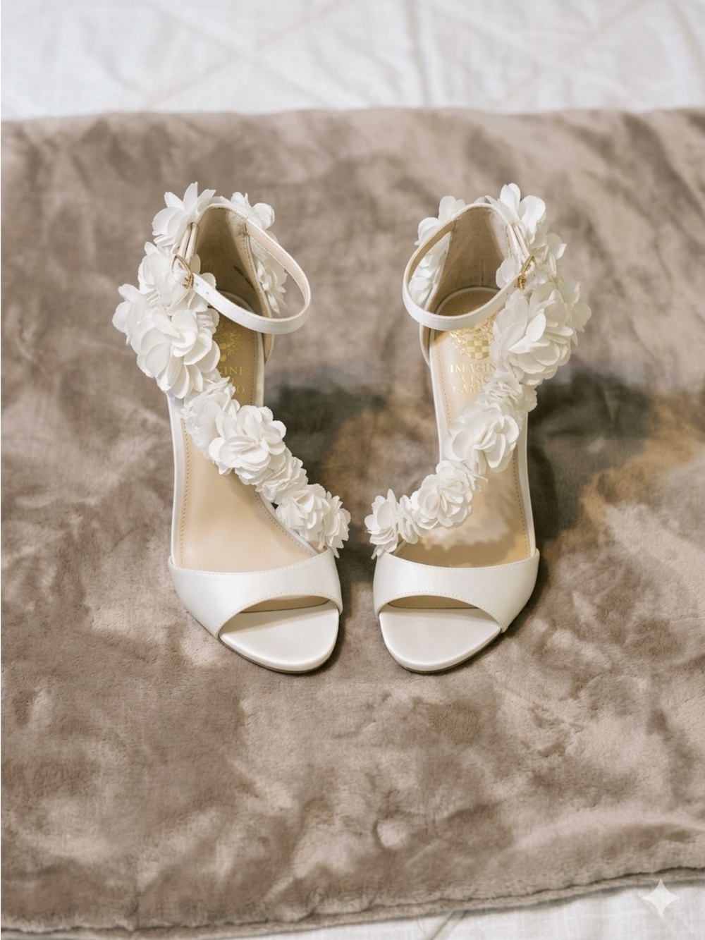 Vince Camuto Imagine Daphne Floral Bridal Wedding Sandals Size 10 Pre-owned